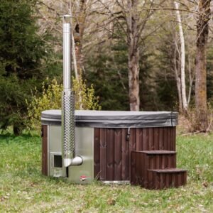 Fiberglass round hot tub (integrated heater) – Spruce wood