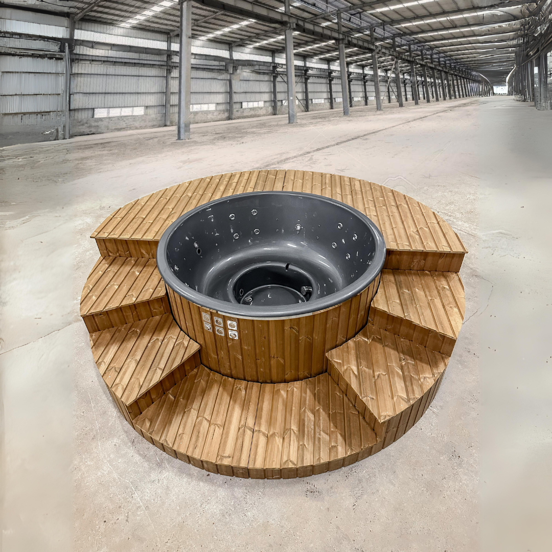 Hot tub with an integrated oven in the stairs/terrace - Spruce wood