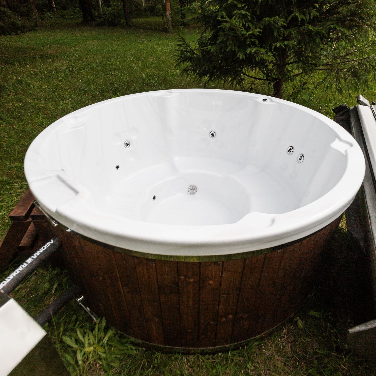 Round hot tub (external heater) – Spruce wood - 4
