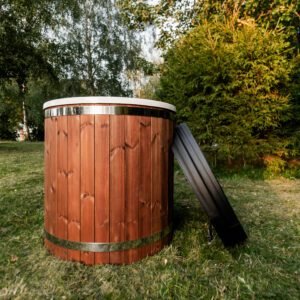 Fiberglass single-person cold water tub – Spruce wood